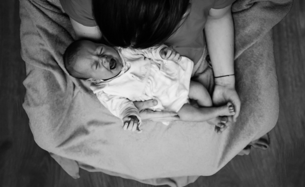 Dix gestes pour apaiser son bébé en cas de coliques ou pour rendre