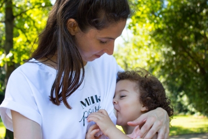 T-shirt d'allaitement : comment bien le choisir pour mieux en profiter!